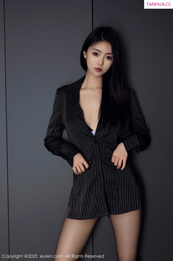 可乐Vicky  [XiuRen]高清写真图 2023.05.05 No.6677 可乐Vicky 黑丝美腿第4张图片